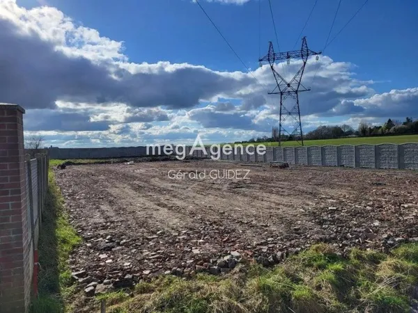 A VENDRE A CANTIN: Magnifique terrain constructible de 1910 m2 clôturé avec 26 m de façade