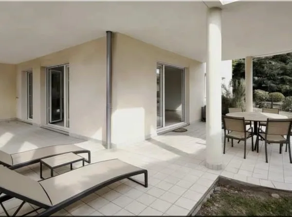 Appartement à vendre 3 pièces FERNEY VOLTAIRE (01) 87 m² habitables avec terrasse de 100 m² et jardi