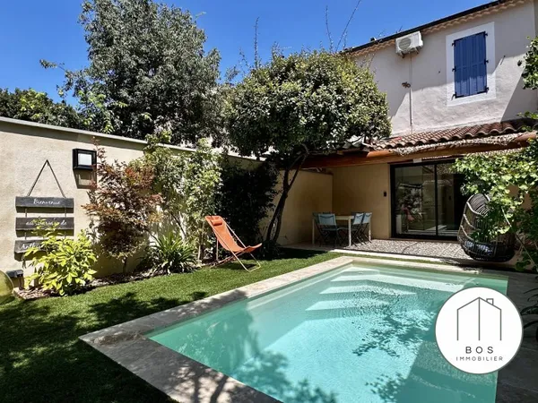 Maison de ville avec piscine et garage