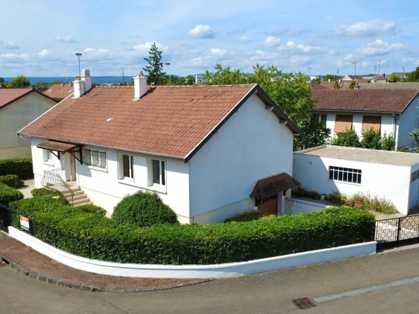 Maison familiale sur sous-sol complet
