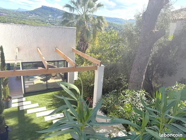 Appartement 6 pièces 214 m²