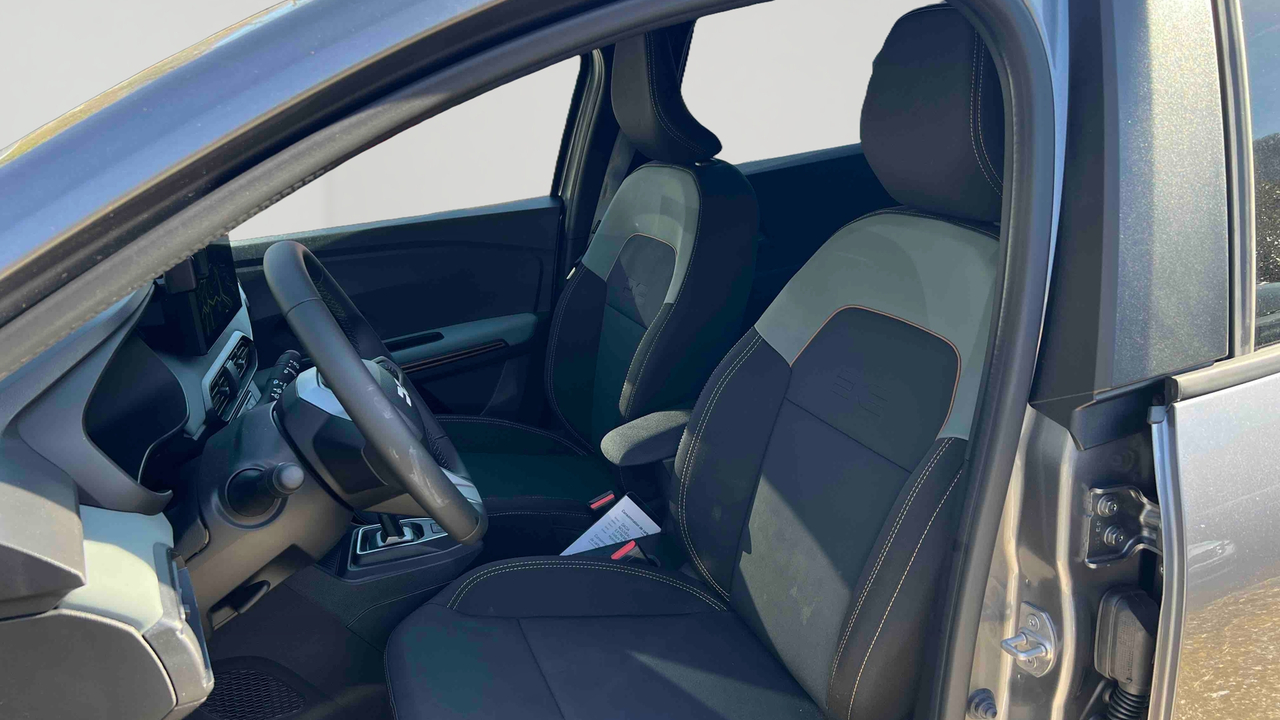 Dacia Jogger Hybrid 155 7 pl — photo 11