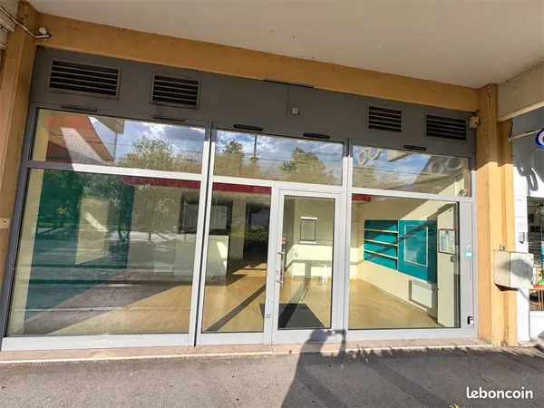 Boutique 146 m² MAISONS ALFORT