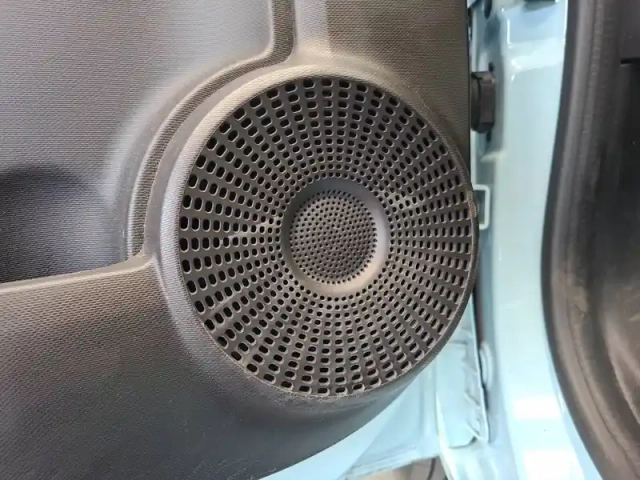 Renault Twingo iii e-tech — photo 16