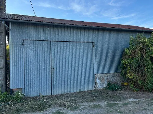 Hangar / local de stockage 130 m² - Parthenay quartier des Loges