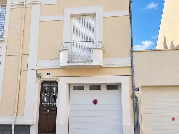 VICHY - Appartement T2 meublé de 24 m² avec petit balcon, garage et cave -