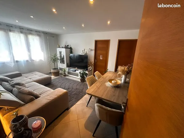 Appartement T4 (Rez-de-chaussée surélevé) rénové et meublé à vendre *Prix de vente : Sur consultatio