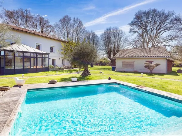Maison de maître revisitée, esprit contemporain et parc arboré