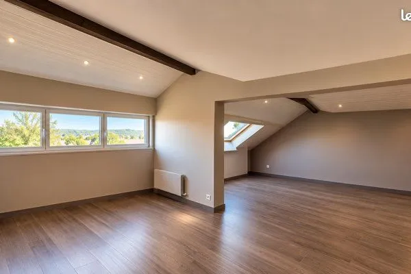 Appartement mezzanine balcons fleuris