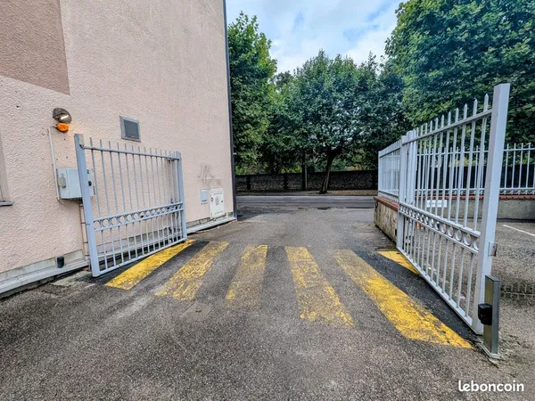 Parking/box 12 m² Sotteville-lès-Rouen