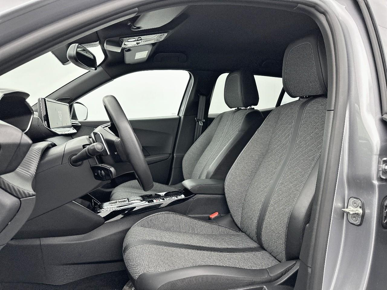 Peugeot 2008 puretech 130 s&s eat8 allure — photo 9