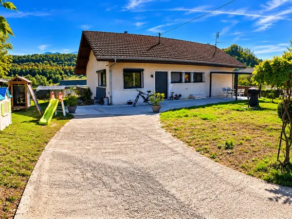 THONON-LES-BAINS - Maison rénovée avec 2 logements indépendants, terrain de 1 050 m²