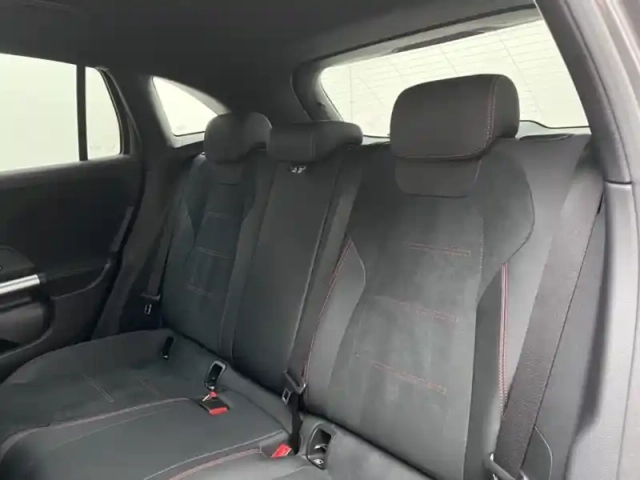 Mercedes Gla 200 d amg line — photo 13