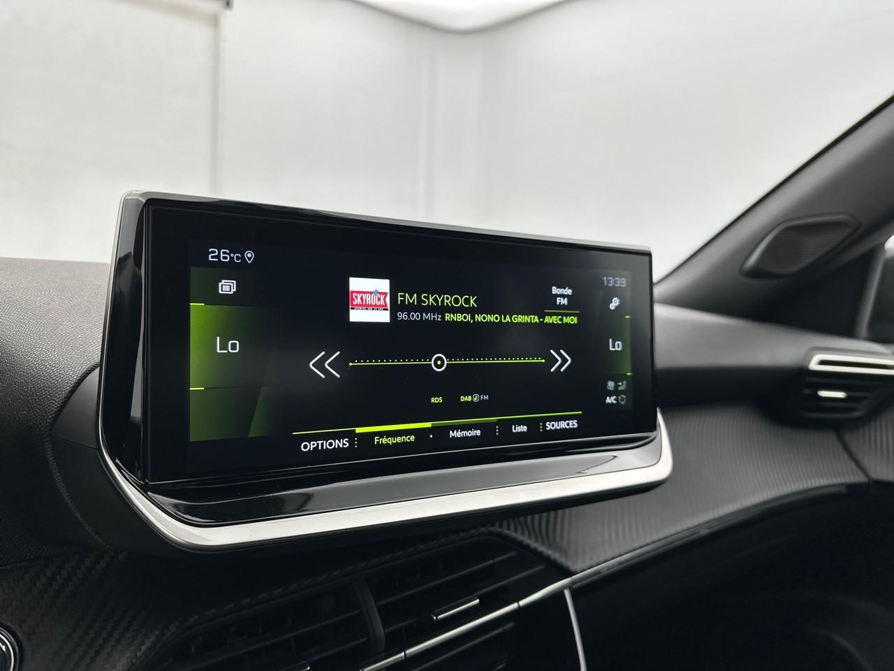 Peugeot 2008 puretech 130 s&s eat8 allure pack — photo 22