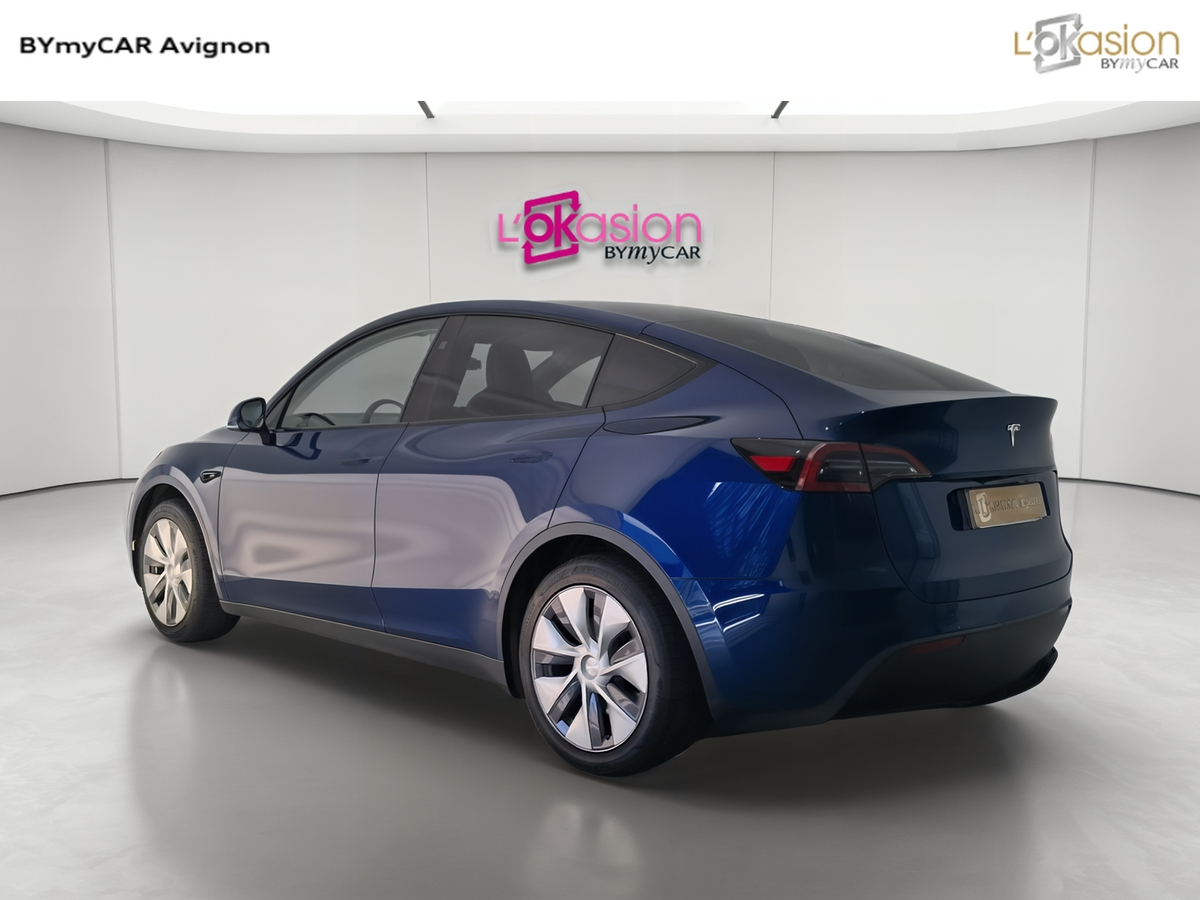 Tesla MODEL Y Standard RWD — photo 3