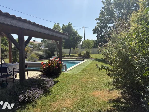 Maison 9 pièces 400 m²
