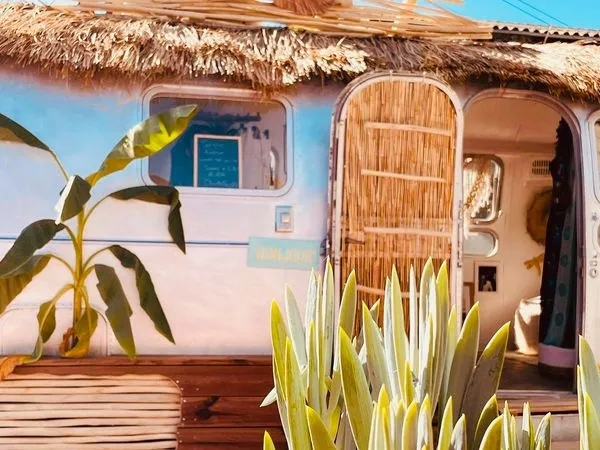 Authentique, Air Stream, américain commerce, client en main un concept unique, au Berges du Lez à Mo