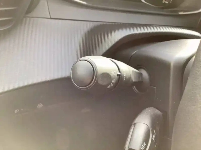 Peugeot 208 puretech 75 s&amp;s bvm5 — photo 44