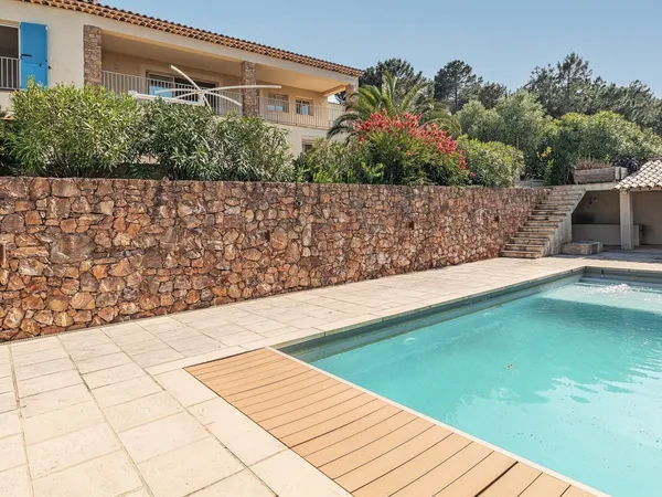 VILLA AVEC APPARTEMENT INDÉPENDANT