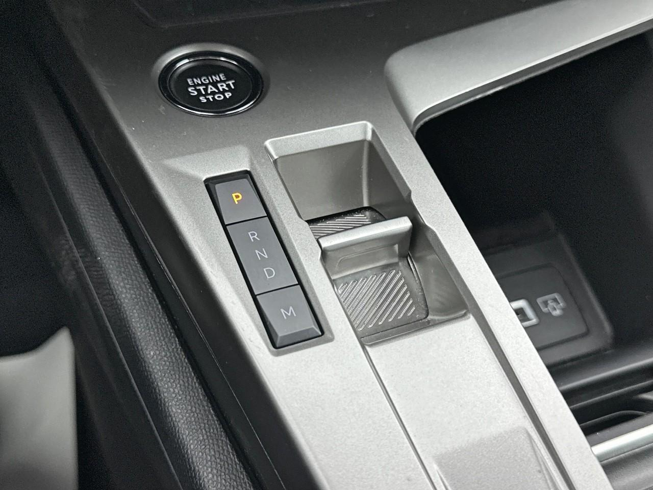 Peugeot 308 hybrid 145 e-dcs6 allure — photo 29