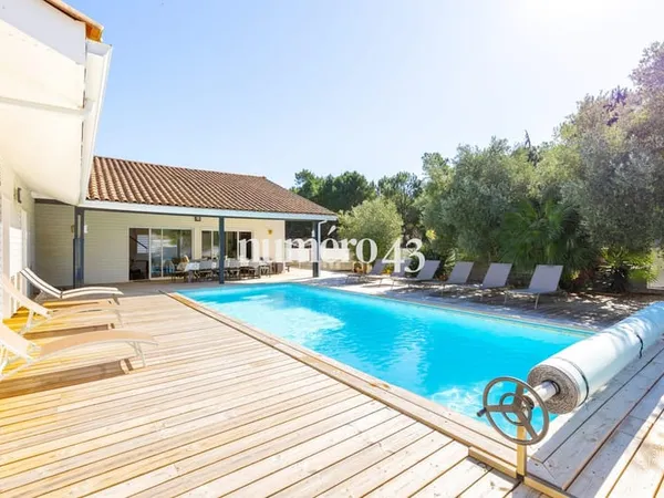 Villa d'architecte, 5 chambres et piscine chauffée.