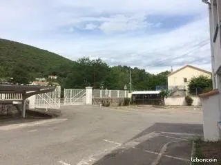 Local a louer 800 m²
