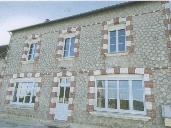 Maison en pierres de 6 pièces 121 m2 intérieur rénové