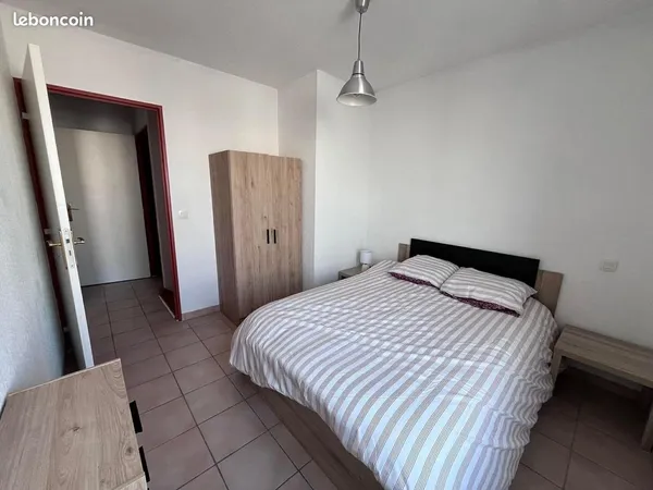 à louer - t3 duplex meublé avec 2 places de parking + balcon - bordeaux chartrons