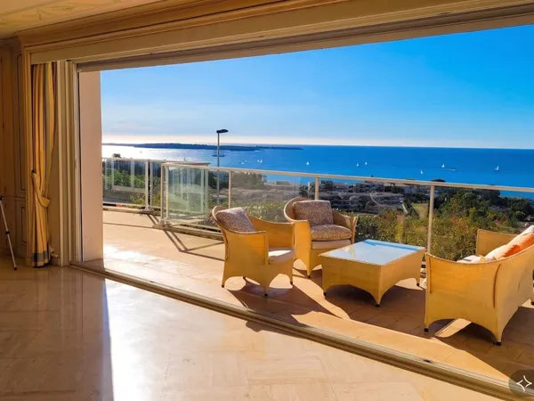 Villa toit terrasse, vue mer, Croix des Gardes