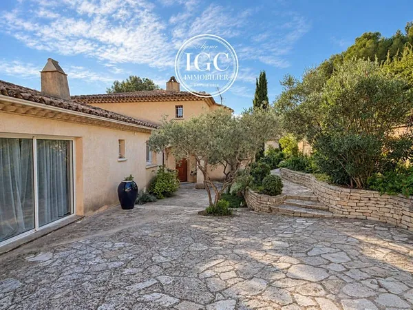 Maison 6 pièces 215 m²