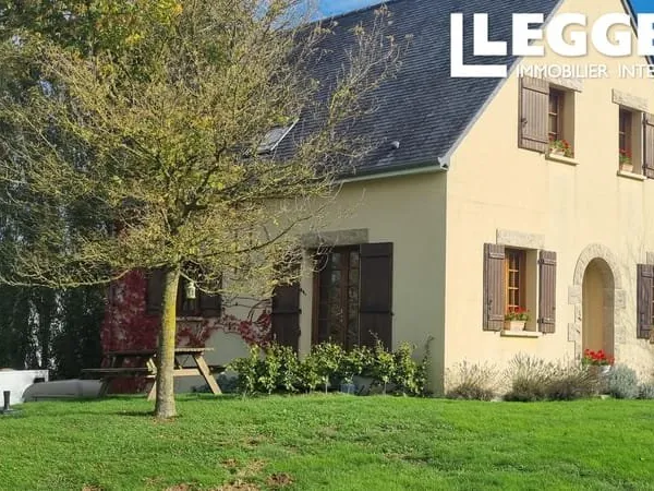 Maison avec écuries indépendantes de 10 boxes à proximité du centre d'entraînement équin de Senonnes