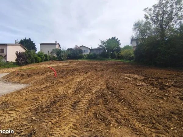 Terrain 703 m² Curis Au Mont D Or