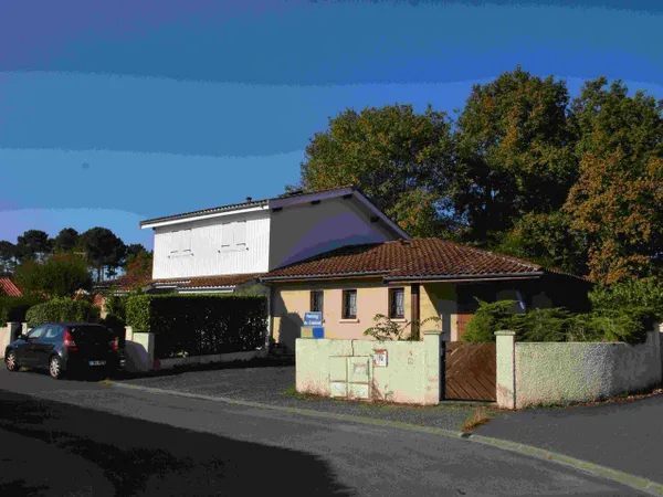 Local professionnel 7 pièces 150 m²