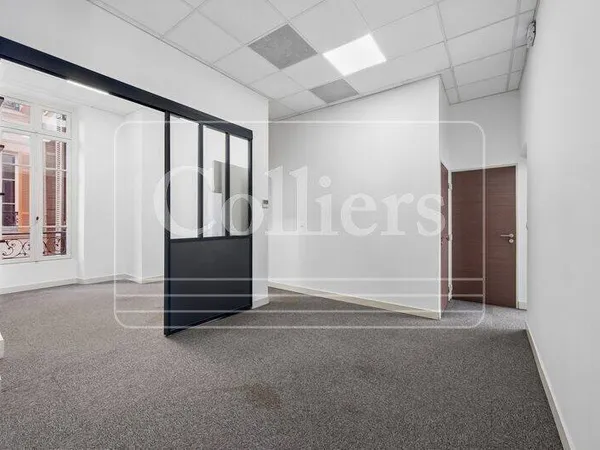 Bureaux 2 pièces 123 m²