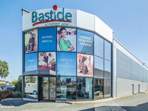 Local commercial 600 m² POITIERS