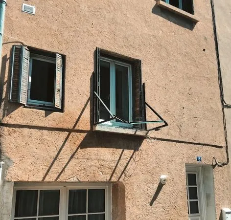 Maison de rue à vendre