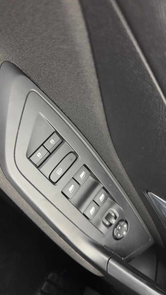 Peugeot 308 SW PHEV 180 e-EAT8 — photo 16