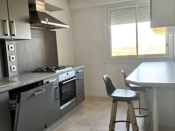 A LOUER - T3 avec vue dégagée 20 rue Général Duhesme à Chalo