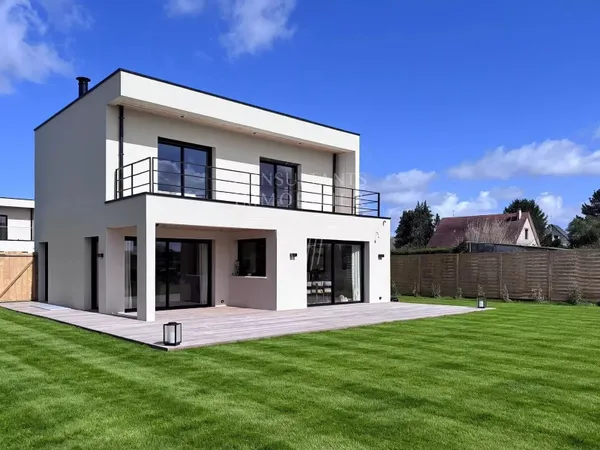 TROUVILLE. MAISON CONTEMPORAINE