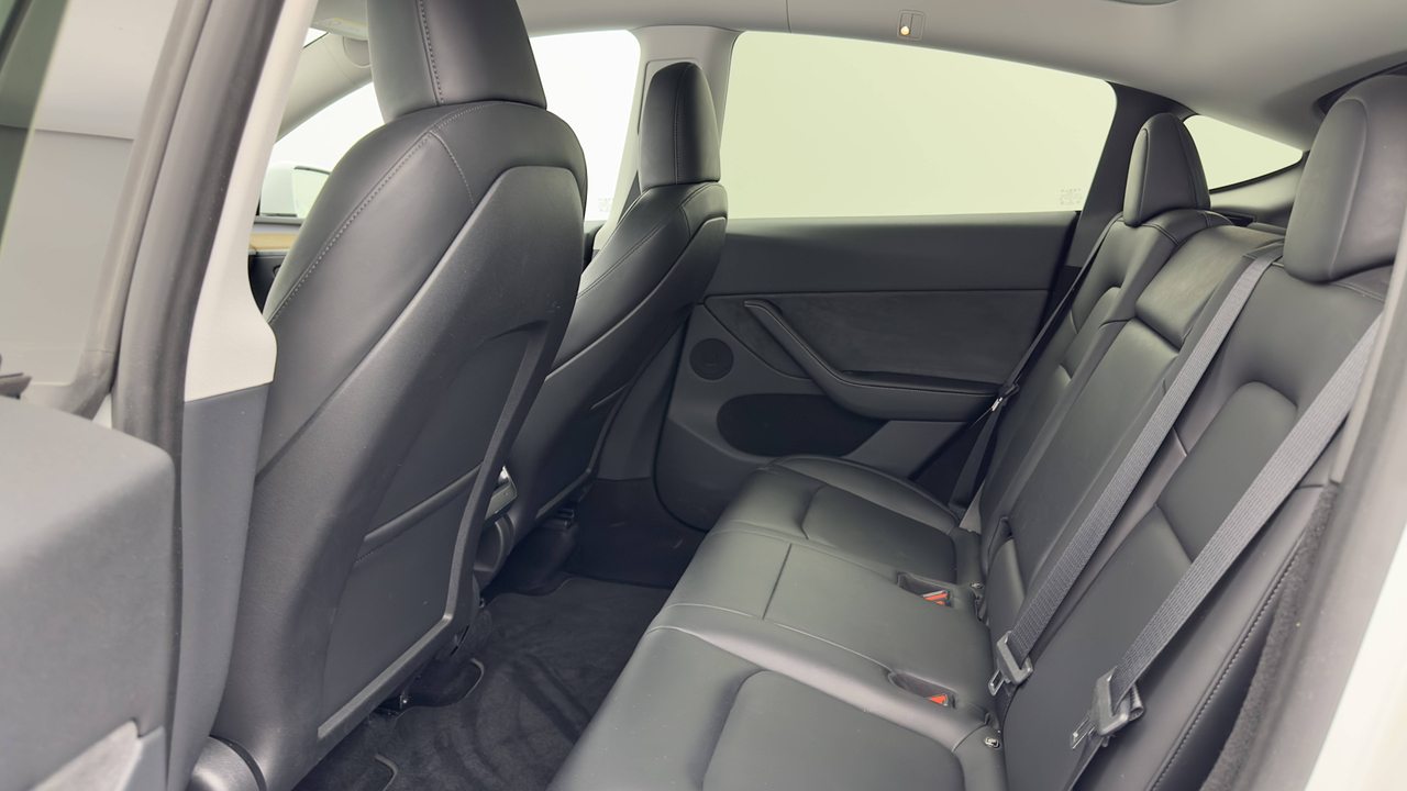 Tesla MODEL Y RWD — photo 18