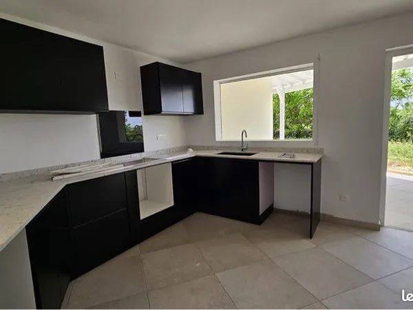 🌴 À LOUER : Charmante maison T4 à Saint-François