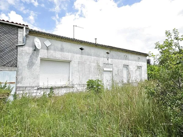 CIVRAC en MEDOC, maison de type T3 de 80 m2 env + dépendance