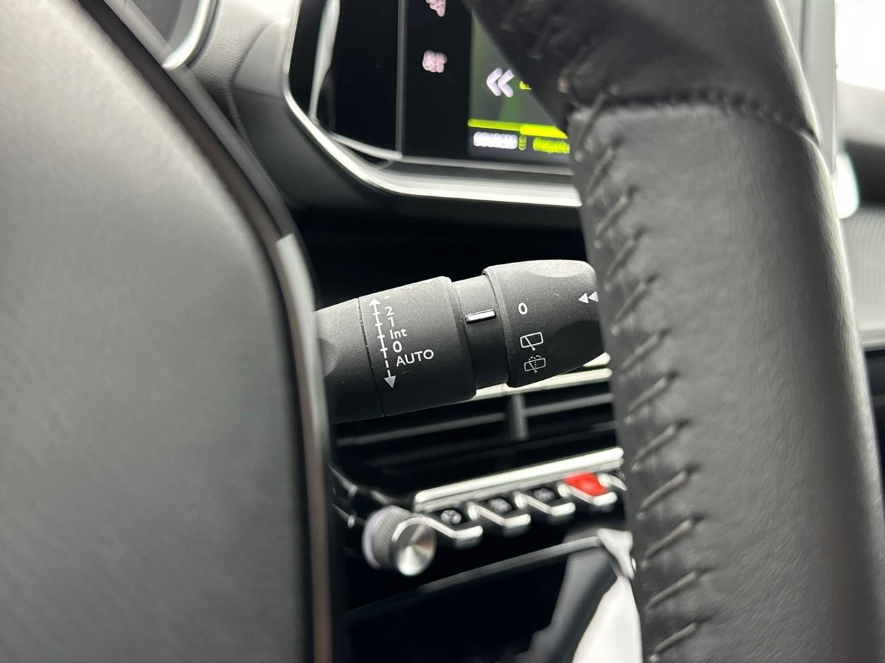 Peugeot 2008 puretech 130 s&s bvm6 allure pack — photo 20