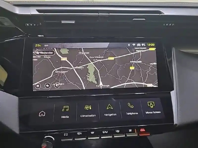 Peugeot 408 phev 225 e-eat8 — photo 19