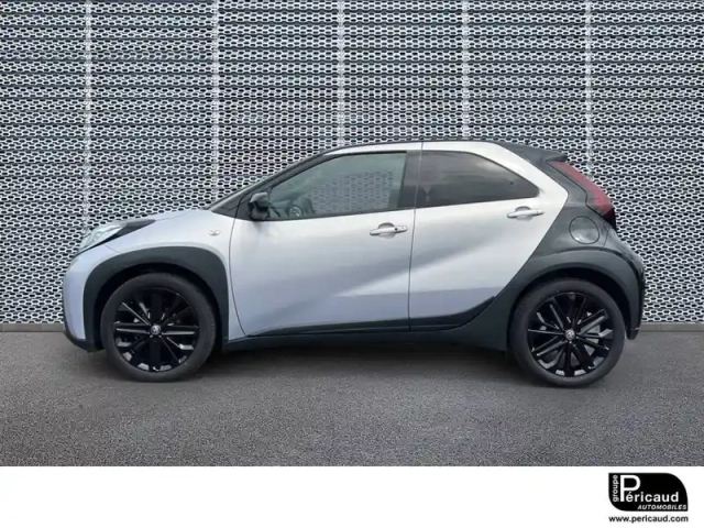 Toyota Aygo x 1.0 vvt-i 72 s-cvt — photo 2