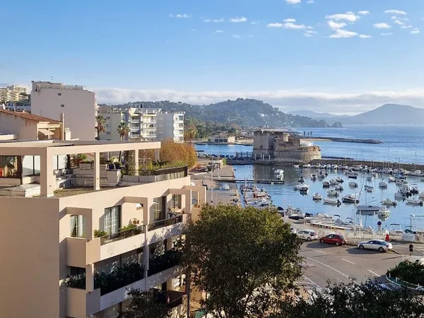 Toulon la Mitre, location F5 de 90m2 + garage, aperçu mer.