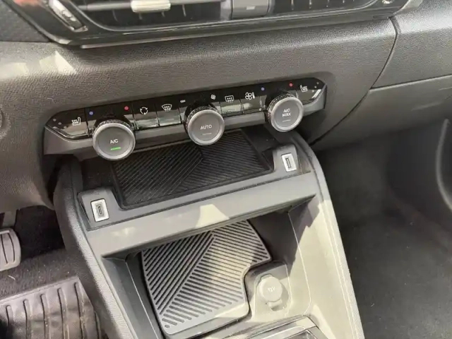 Citroën C4 puretech 130 eat8 — photo 15