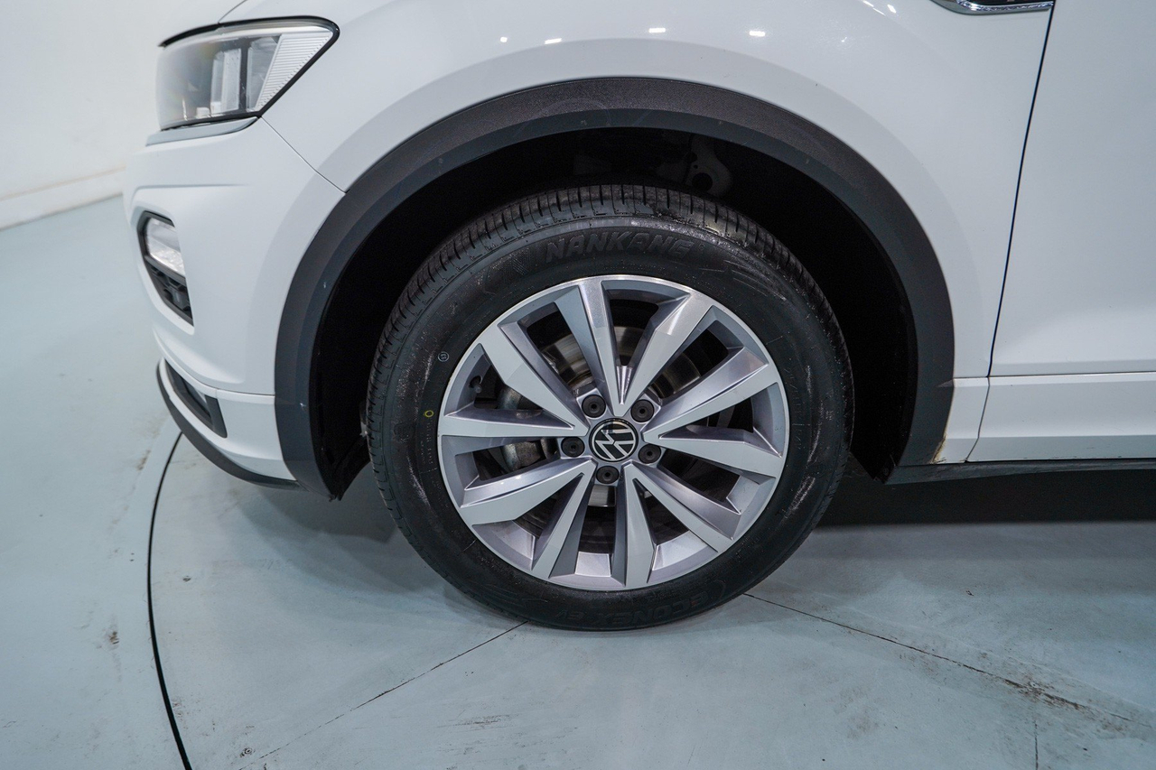 Volkswagen T-Roc — photo 10