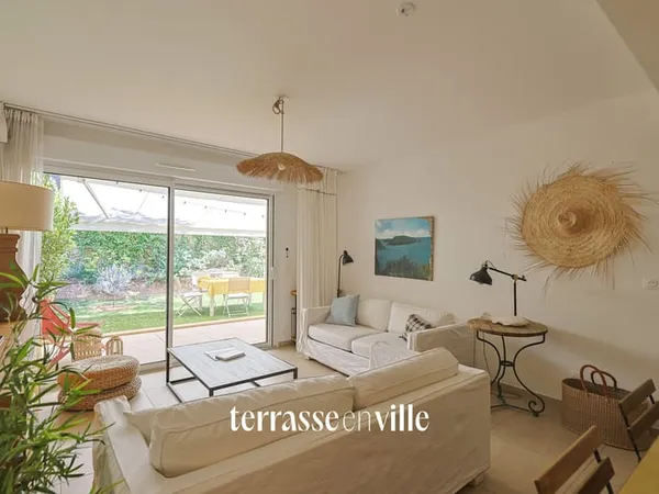 Cap Brun, TOULON - APPARTEMENT T3 avec 145 m2 de jardin -