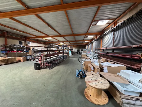 Local industriel 1650 m²